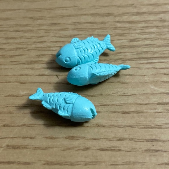 Lil Woodzeez Hopin Farmers Market Replacement Blue Fish Calico Critters Set - Picture 1 of 3